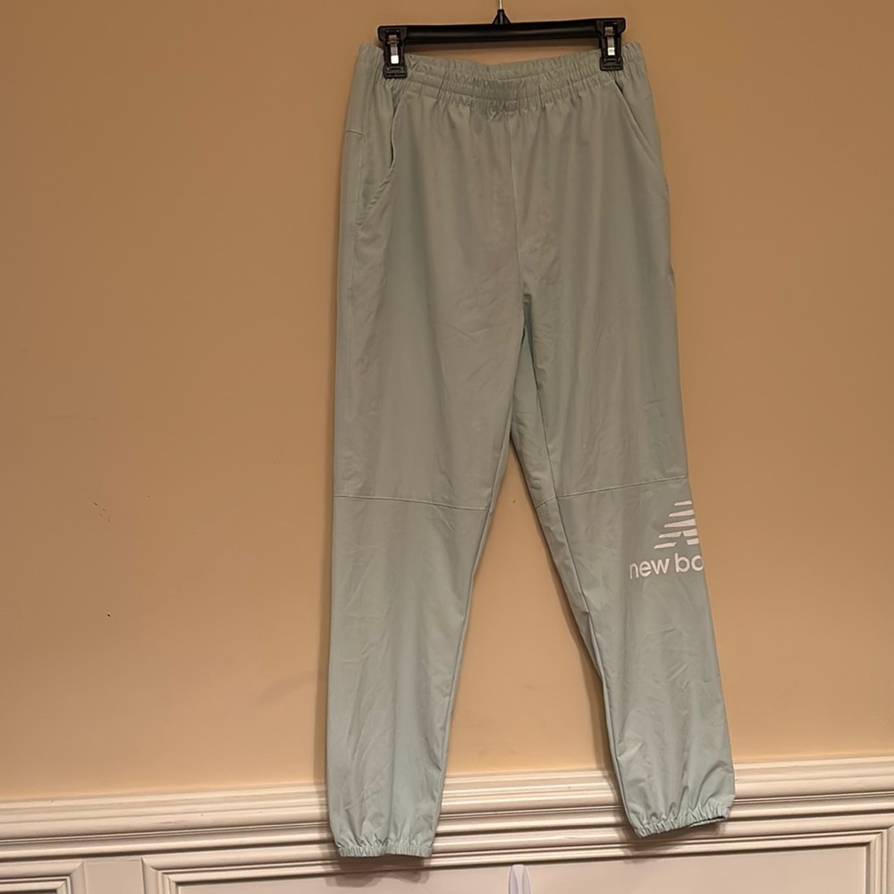NWT New Balance Mens Logo All Motion Lightweight Joggers Size Medium